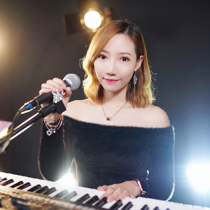 毛茸茸的大骚屄视频
